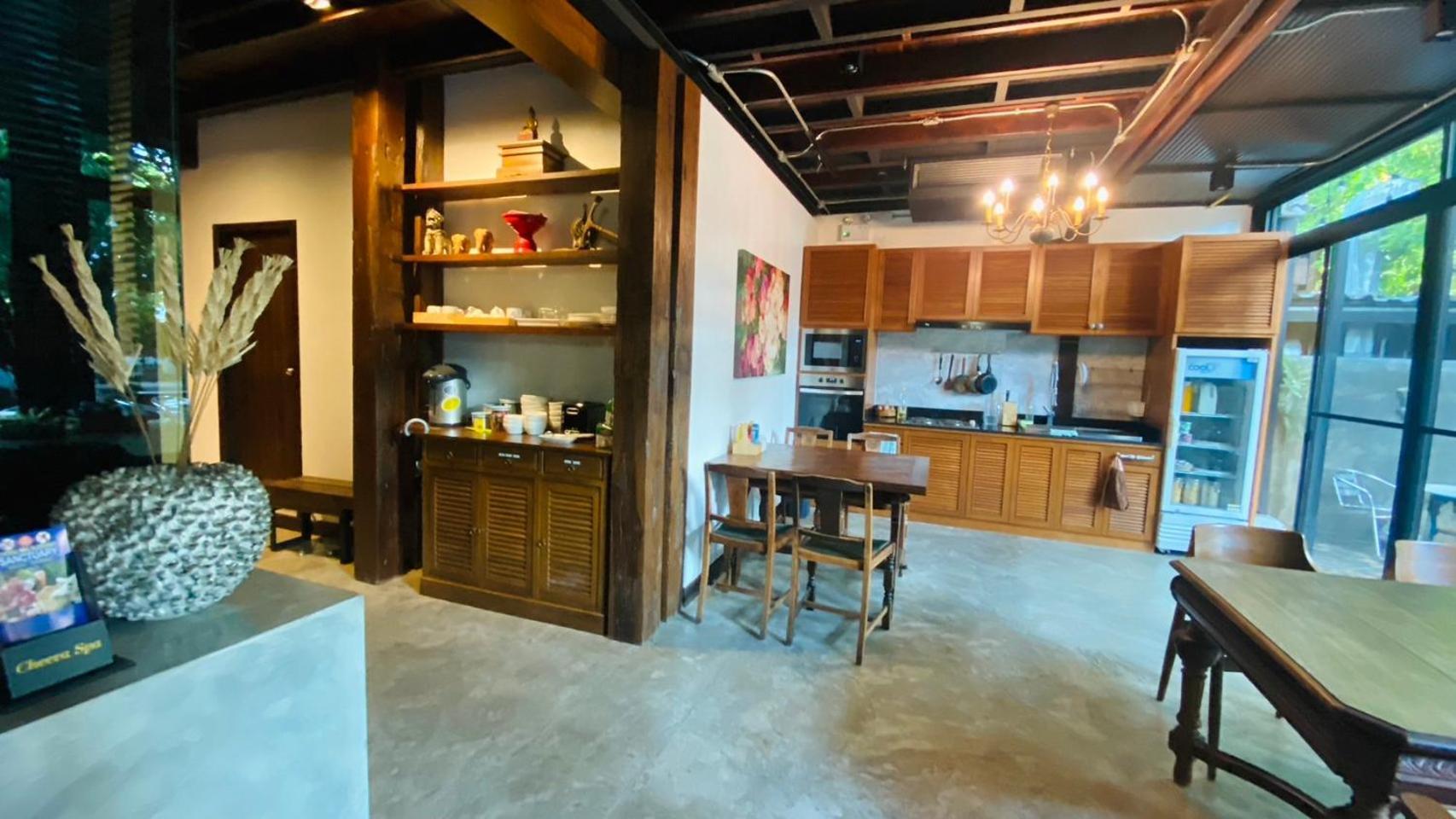 The Eight Ratvithi House — Photos 2
